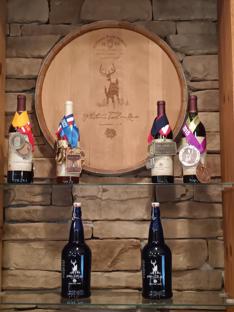 5ozThe's tweet photo. Continuing reviews of the #KawValleyKS #wineries Check out #WhiteTailRunWinery&amp;Vineyard just posted at
https://t.co/UJ2TIMs9yN
#KSTourism #vineyard #wine #LawrenceKS #winelovers #winetasting https://t.co/OAgXr9QCUp