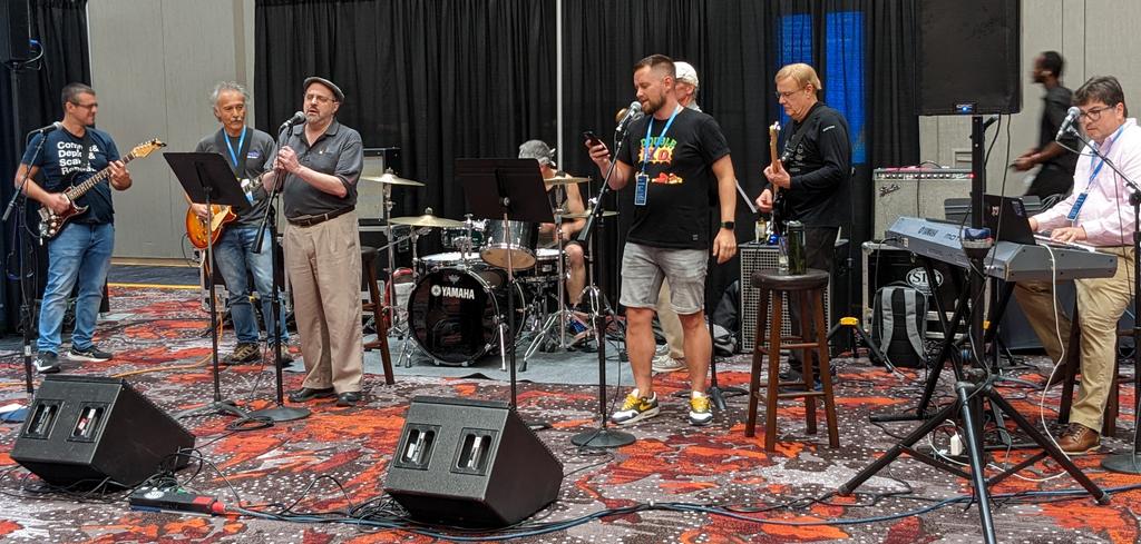 JosePaumard's tweet image. Closing of @JavaOne day 1 with the traditional #NullPointerExceptions band playing. Thanks to all of you guys, you 🪨!