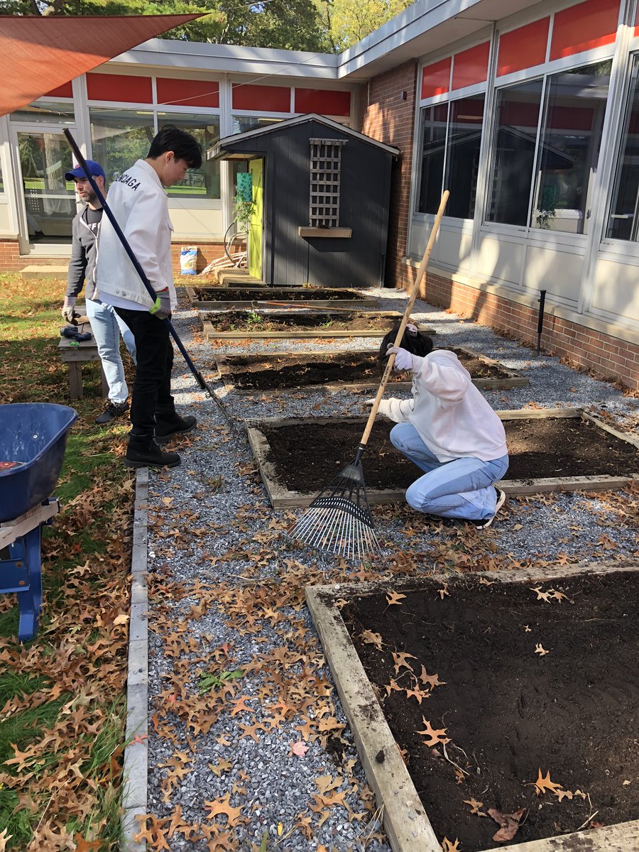 WheatleySchool's tweet photo. Beautifying our grounds benefits our school community! #DOSL #ewlearns https://t.co/Hq8ESAqDTD