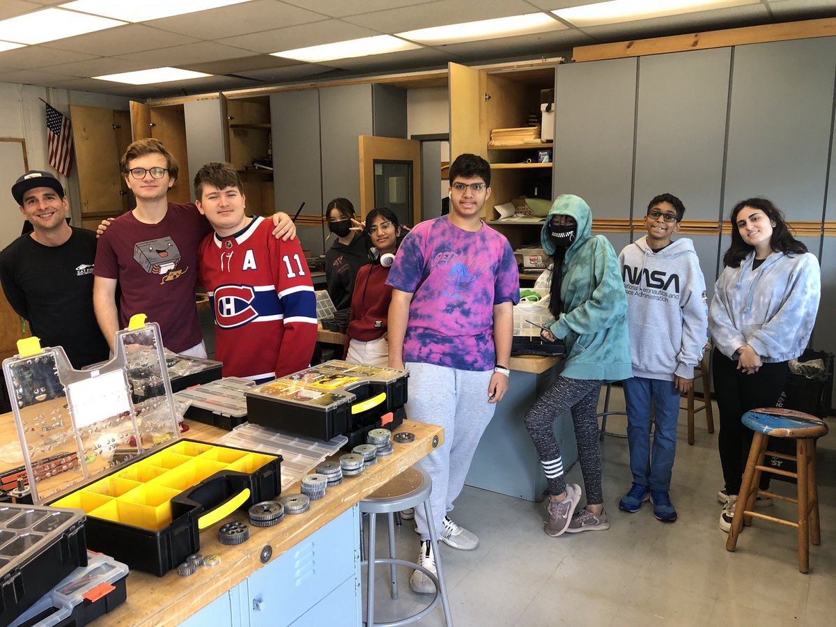 WheatleySchool's tweet photo. This amazing team is helping organize the shop room! #ewlearns #DOSL https://t.co/KcQNYvPY1j