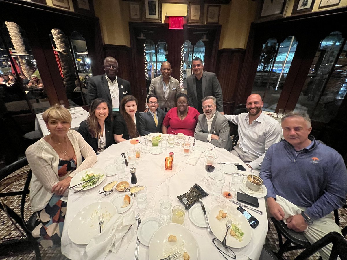 YewandeAlimiMD's tweet photo. Amazing stories and time catching up with former @GUH_WHCSurgRes family and meeting new friends @MGHSurgery @motazqadan @LyntJohnson @emb7658 @p_g_j_ @RachaelEssig @jennyshaomd @AMVillanoMD @RCLanganMD https://t.co/C4DJ3rduRN
