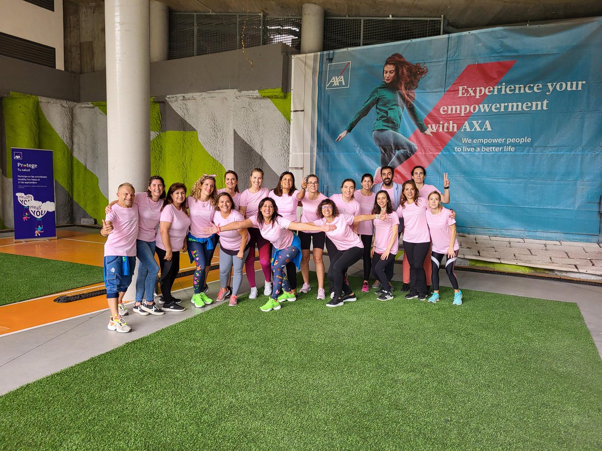AXASegurosEs's tweet photo. 🗓 Hoy hemos tenido una sesión de zumba en nuestra sede de Madrid para concienciar sobre la importancia de la prevención en la lucha contra el cáncer de mama, porque #elrosaesmásqueuncolor 

#DíaMundialContraElCáncerDeMama #AXAHealthyDays https://t.co/LWESuOY0tt