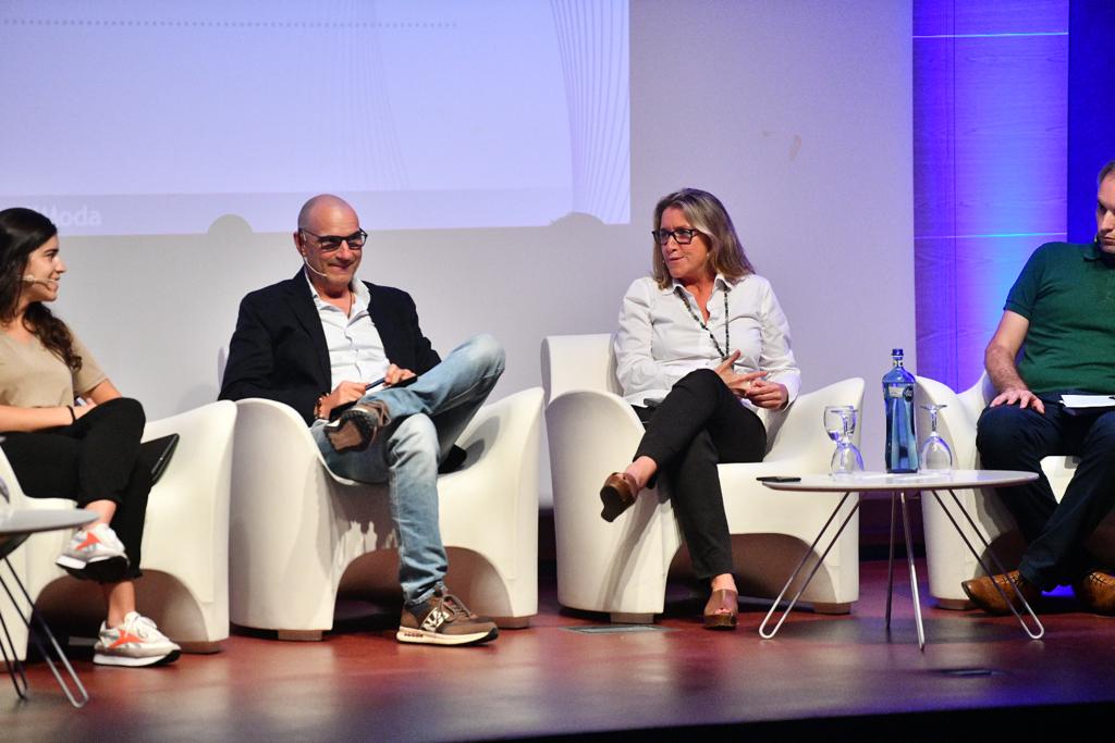 TecnoCampus's tweet photo. 🕒Hora de la #taularodona moderada per David Garcia, de @modaccat🔝 amb:
🗣Maria José Badrinas (@mjbadrinas) - #FinsaJob
🗣Joan Santamaria - @hilaturasarnau
🗣Marcos Guasch - #TEXIA
🗣Raquel Bernadas - #OriginalBuff
🗣Pim Esperalba - @BOBOCHOSES
#InnovacióTèxtil https://t.co/oeCaHjlsJN
