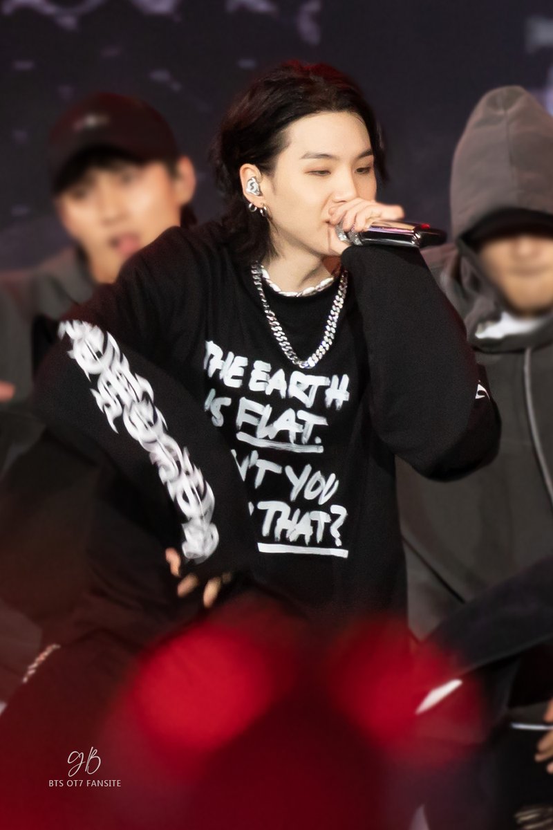 geobyeol's tweet photo. 221015 yet to come in busan
윤기가 윤기 했따!!!!!! 소리질뤄!!!!!

#방탄소년단 #BTS #민윤기 #SUGA #슈가
@BTS_twt https://t.co/paTLkNbcNH
