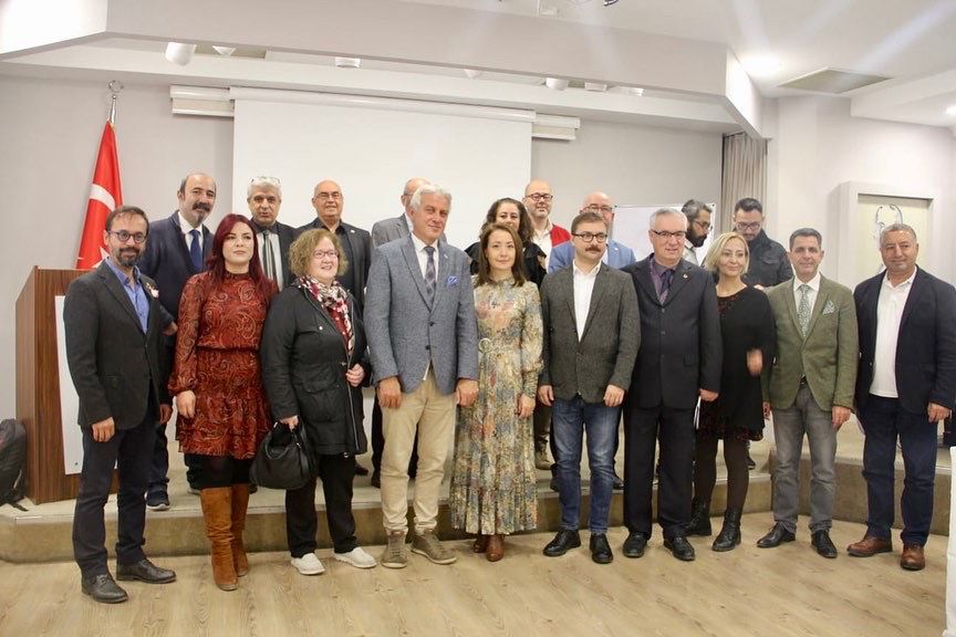 bumiadbursa's tweet photo. BUMİAD ailesi olarak geleneksel hale getirdiğimiz, "Cumhuriyet Ödülleri ve Balosu" ile ilgili ödül alacak adayların tanıtılacağı basın kahvaltısı düzenledi.
.
.
#bumiad #yönetimkurulu #cumhuriyetbalosu #cumhuriyetbayramı #cumhuriyetödülleri #kahvaltı #menekay #belder #bursa https://t.co/IIS4KpeUIG
