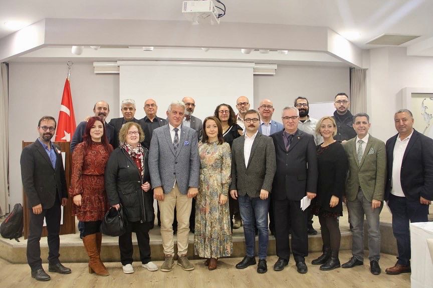 bumiadbursa's tweet photo. BUMİAD ailesi olarak geleneksel hale getirdiğimiz, "Cumhuriyet Ödülleri ve Balosu" ile ilgili ödül alacak adayların tanıtılacağı basın kahvaltısı düzenledi.
.
.
#bumiad #yönetimkurulu #cumhuriyetbalosu #cumhuriyetbayramı #cumhuriyetödülleri #kahvaltı #menekay #belder #bursa https://t.co/IIS4KpeUIG
