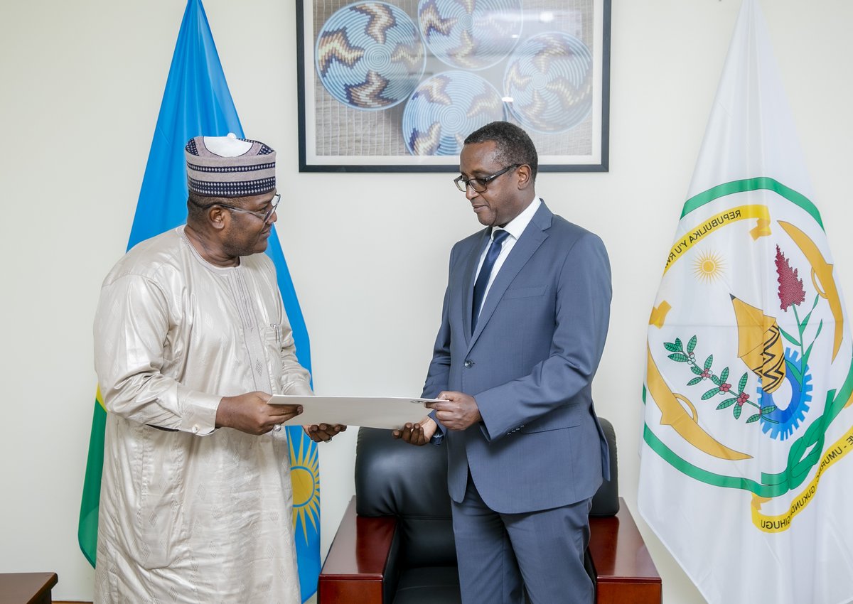 This afternoon, Minister @Vbiruta received Copies of Credence of Ms. Hind Hassan Abdelgalil, the new UNAIDS Country Representative in Rwanda. Minister Biruta also received Copies of Credence of Mr. Suleiman Sani, the new High Commissioner of Nigeria to Rwanda.