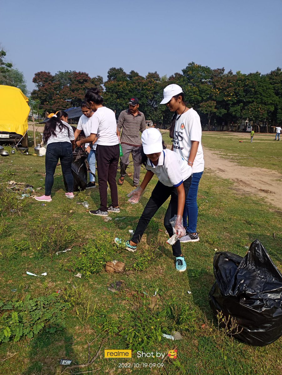 nssggcuCG's tweet photo. Today under Mega Cleanliness Drive @nssggcuCG has collected more than 300 kg Single use plastic and garbage. Some glimpses
#CleanIndia2 #CleanIndiaWithNSS
@Yasministry
@ianuragthakur
@_NSSIndia
@NSSRDBhopal
@Pankajsinghips
@askabir_
@chakrawalalok 
@ggv_smc https://t.co/77bHQGkhQn
