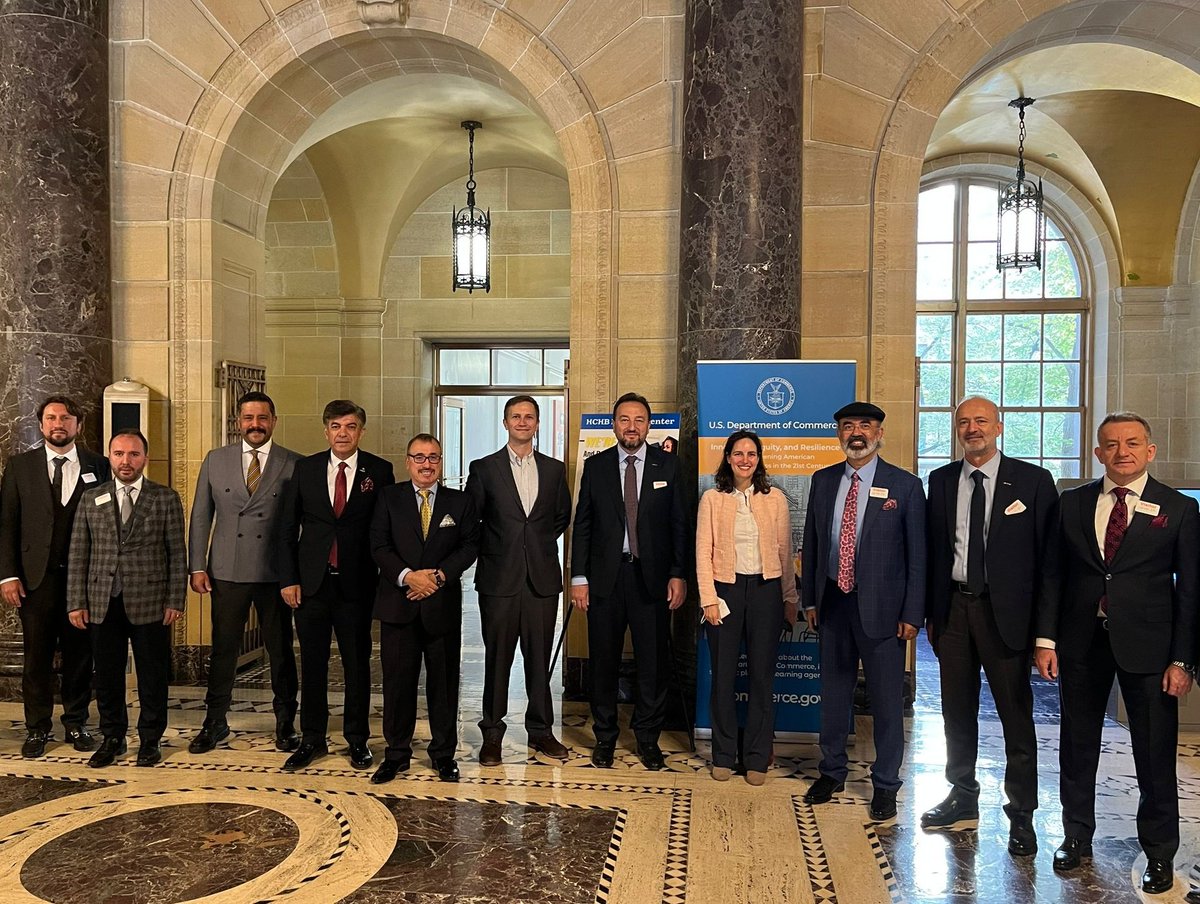 Genel Başkanımız <a href="/MahmutAsmali/">Mahmut Asmalı</a> ve MÜSİAD YK Üyelerimiz, ABD Ticaret Bakanlığı'na bağlı <a href="/SelectUSA/">SelectUSA</a> Yönetimi ile bir araya geldi. Görüşmede ABD'de yatırım fırsatları, ikili iş birliği alanları, MÜSİAD EXPO 2022 ve 1-4 Mayıs'ta ABD'de düzenlenecek 2023 Yatırım Zirvesi ele alındı.