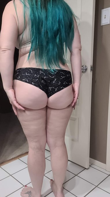 Happy Wagon Wednesday!   Come see all my spooky content this month on the NO PPV Onlyfans... https://t