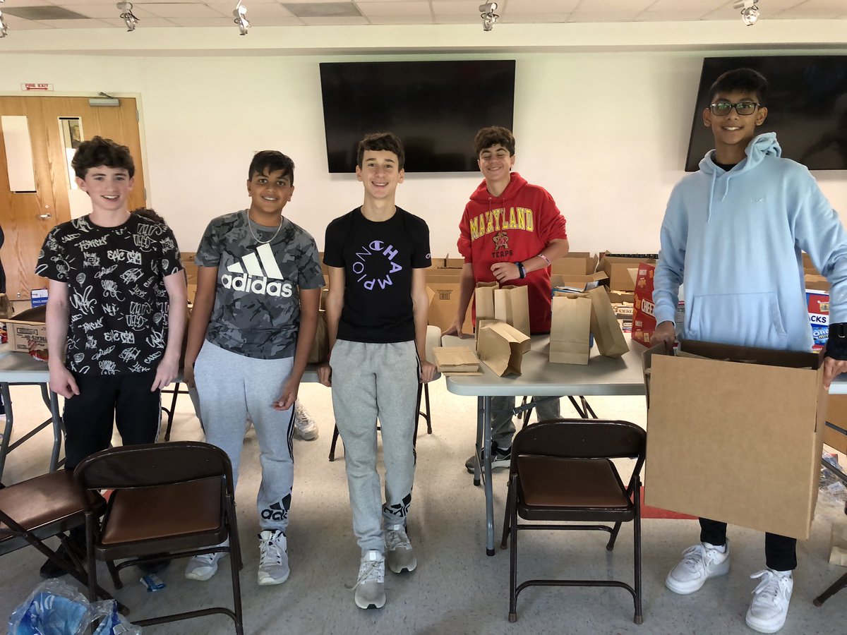 WheatleySchool's tweet photo. Making snack bags for the INN (Interfaith Nutrition Network)! #DOSL #ewlearns https://t.co/aO8C1kLBIa