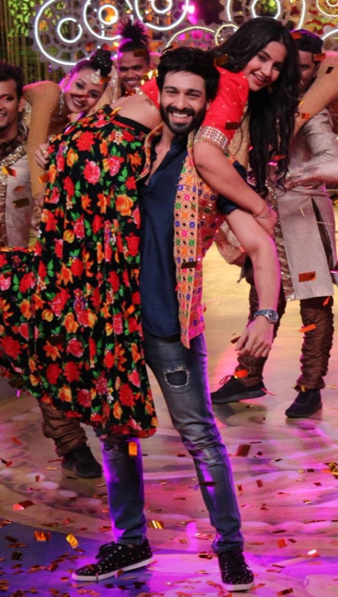 _Mahsa_72's tweet photo. #MeeJay π€©π€©π€© #Ragkor
Love this picture a lot , awesome performance of them , such lit Chemistry too π₯π₯π₯π₯π₯
@meera1611 @veejay_k
#ReCastMeeJay @ColorsTV https://t.co/4oRWS8hi6K