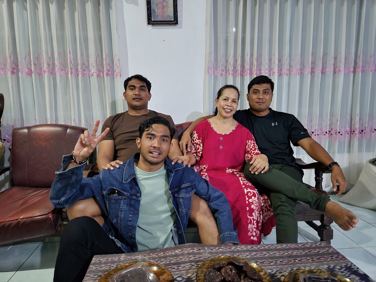 bilyasc's tweet photo. Mama kedua. https://t.co/QrWyxD1pq7