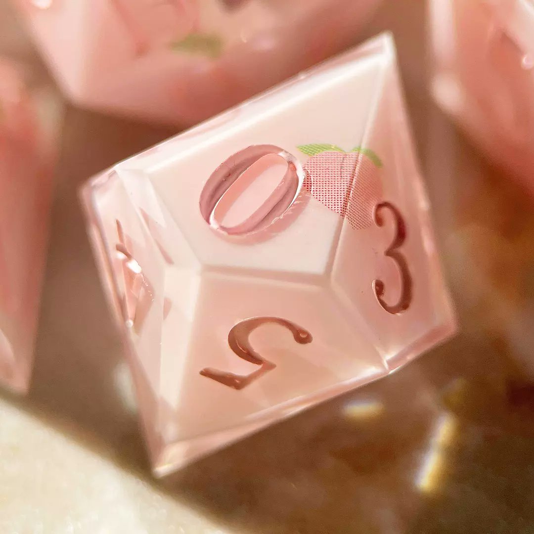 KarrotsDice's tweet photo. 🍑 Peach Gummy GIVEAWAY 🍑
Alright folks, it's the 1K #giveaway!

To enter for a chance at this 7pc set, you must:
1. Follow me
2. Like this tweet
3. RT/QT this tweet

Open internationally until 25/10 18:00BST, winner pays shipping! 🍑 Thank you all so much <3
#dice #dnd https://t.co/hsaieJcHqX