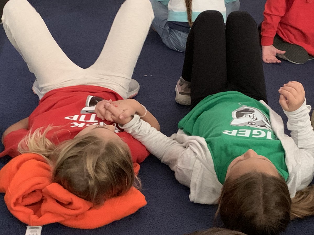 Friendship at its best! 😀  
<a href="/LakeForestSD67/">Lake Forest School District 67</a> #sheridanshiines #findingjoy67