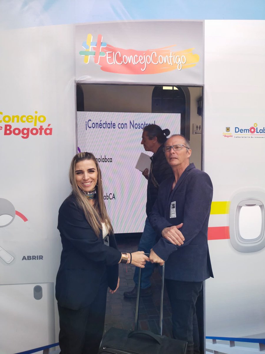 DemoLabCA's tweet image. Continuamos con nuestra jornada de relanzamiento @DemoLabCA DemoLab presentando la nueva imagen institucional del Laboratorio de Innovación del   @ConcejoDeBogota 
#DemoLab+Participativo