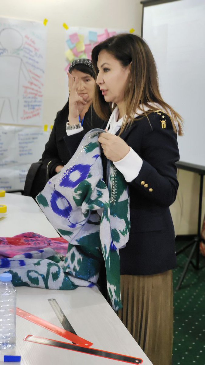 NoshadiSara's tweet photo. Our on-going trainings in ethno-design and entrepreneurship in #Margilan for 60 craftspeople from across Uzbekistan.
Moving from handicraft to creative industries.
#Atlas_Bayrami
#SupportCreativity
#CreativeEconomy https://t.co/DMIEHCxmZc