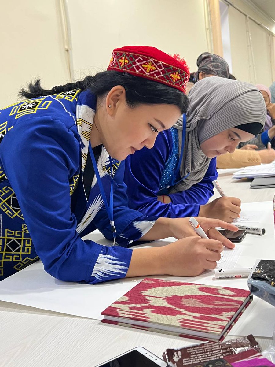 NoshadiSara's tweet photo. Our on-going trainings in ethno-design and entrepreneurship in #Margilan for 60 craftspeople from across Uzbekistan.
Moving from handicraft to creative industries.
#Atlas_Bayrami
#SupportCreativity
#CreativeEconomy https://t.co/DMIEHCxmZc