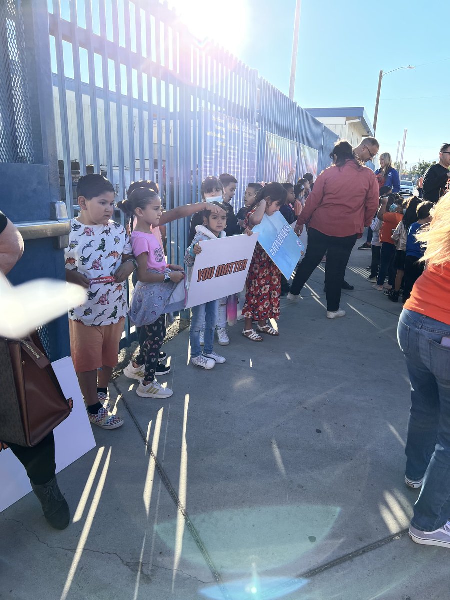 CJUSDStudentSvc's tweet photo. We had so much fun spreading messages of kindness, acceptance, and inclusion with our @Birney_CJUSD Bears! #UnityDay22 #CJUSD #CJUSDKindness @ColtonJUSD https://t.co/9pM0HSxb20
