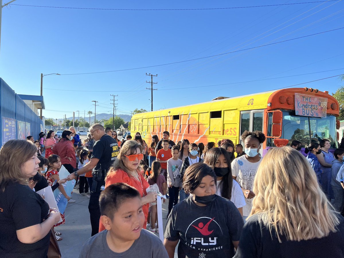 CJUSDStudentSvc's tweet photo. We had so much fun spreading messages of kindness, acceptance, and inclusion with our @Birney_CJUSD Bears! #UnityDay22 #CJUSD #CJUSDKindness @ColtonJUSD https://t.co/9pM0HSxb20