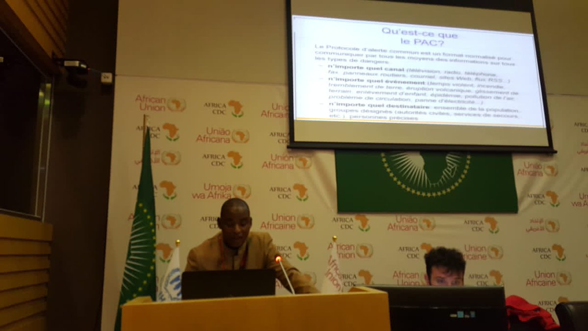 MeddGuinee's tweet photo. 🌳#MEDD🇬🇳
Pour le séminaire des Etats de la #CEDEAO sur le renforcement des capacités sur l'utilisation du système africain d'alerte #précoce #multirisques, la 🇬🇳 représenté par Alhassane Barry, Directeur du #CNGCUE a présenté ce 18 oct. notre modèle de système d'alerte précoce. https://t.co/FU99dbQXdx