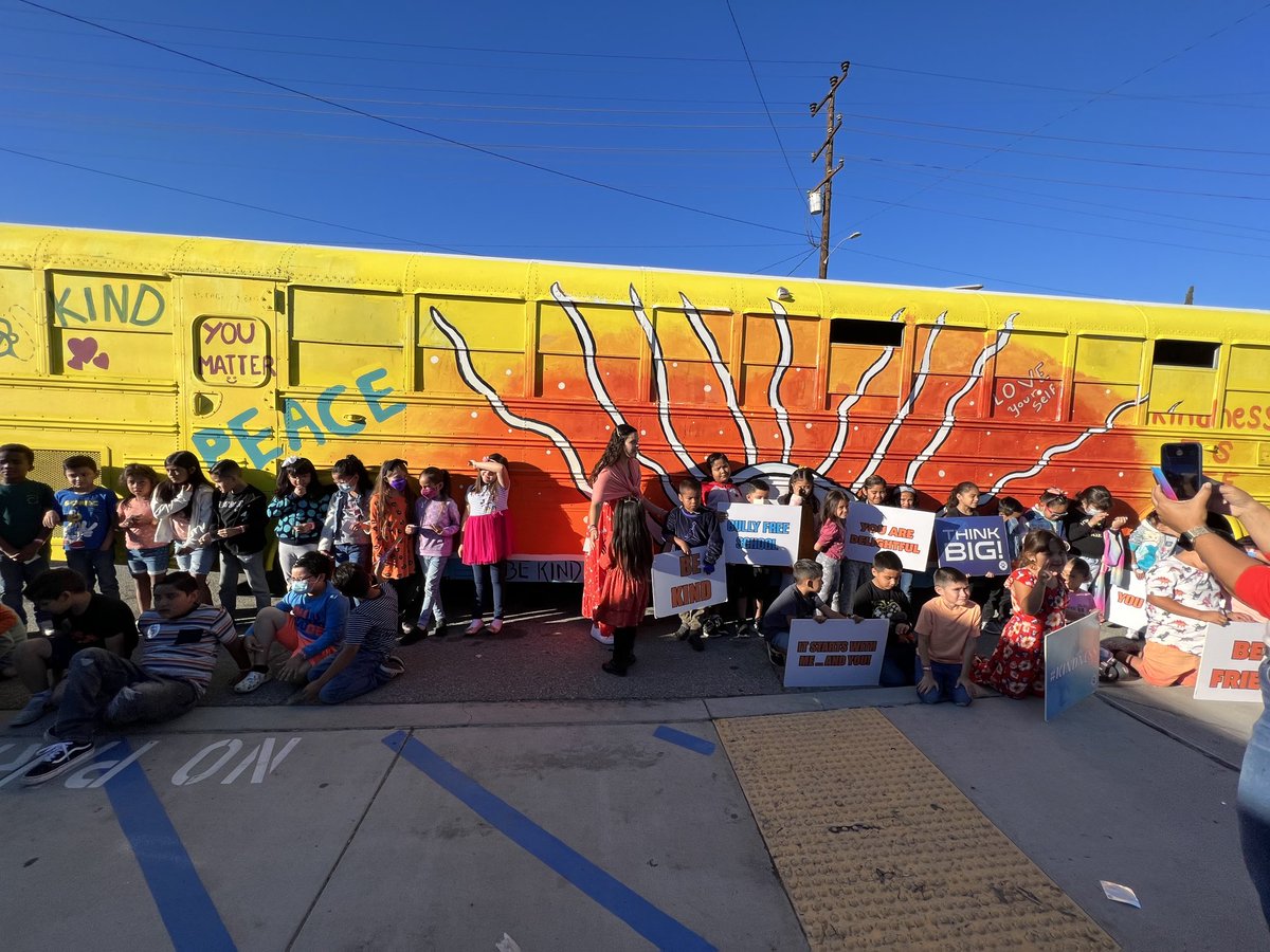 CJUSDStudentSvc's tweet photo. We had so much fun spreading messages of kindness, acceptance, and inclusion with our @Birney_CJUSD Bears! #UnityDay22 #CJUSD #CJUSDKindness @ColtonJUSD https://t.co/9pM0HSxb20