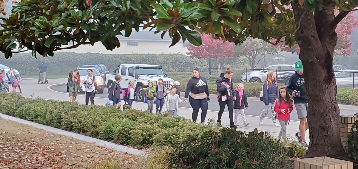 We had an awesome Walk &amp; Roll event at Page Elementary in Springfield. 119 people participated! *Much* less car traffic at the school, so everybody benefited🥰
#Walkandroll #internationalwalktoschoolday #saferoutestoschool