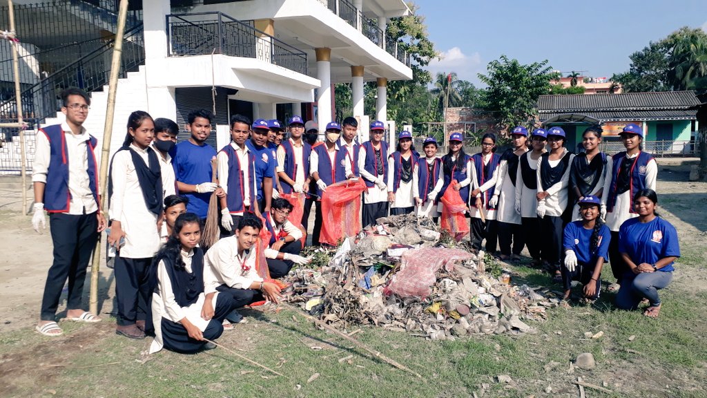 NSSTihuCollege's tweet photo. NSS Volunteers of Tihu College Unit collected single used plastic and trash in the Tihu Durga Puja Mandir campus and the dirty playground of Tihu High School after _Ravan Daahan_ programme @_NSSIndia @nss_rdguwahati @Nyksindia @YASMinistry #CleanIndia2 #SwachhBharat2022 https://t.co/Vemjhh5tnr
