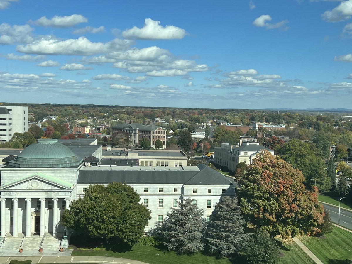ctmedarb's tweet photo. View from my window what’s your view? #viewfromwindow #fallinnewengland https://t.co/ghFuUIr4no