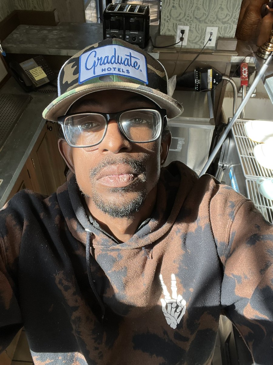 Mason1227's tweet photo. Saying HELLO to everyone. I hope you all are having a day as WONDERFUL AS YOU ARE. 💐💐🌷🌷. #glassesON #glassesOFF #noFILTER https://t.co/z5qfVrnQqZ