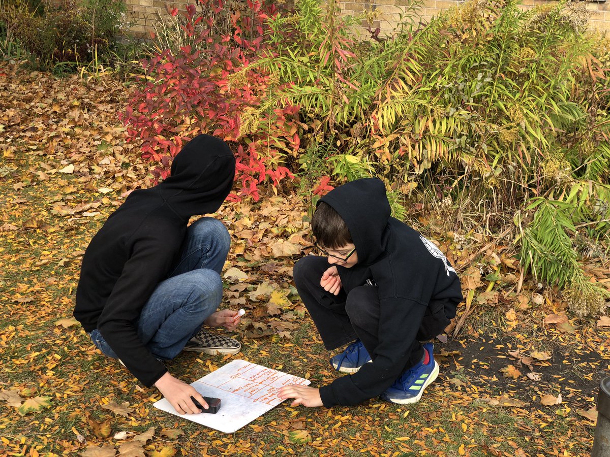 MrKSDyck's tweet photo. Grade 5/6s @PortWellerPS #GeneratingIdeas #Outdoors about what they see, hear, touch, and smell, as well as describing how they feel when in #Nature. #Brainstorm #Adjectives #Senses #Feelings #TakeMeOutside @takemeoutside @ColleenFast1 https://t.co/LpGq9BKOC9