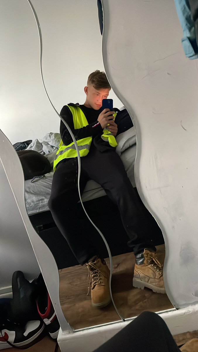 hungboyy188's tweet photo. Long day rt if u wanna see me take them off feeing naughty 😈😈 of top 6.3 https://t.co/aX41Gl02cu you no what to do #stud #tradie #tradielad #horny #twink #foryou https://t.co/JyFqvGzZ4X