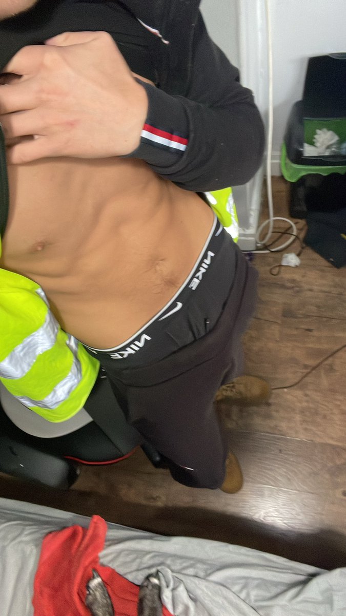 hungboyy188's tweet photo. Long day rt if u wanna see me take them off feeing naughty 😈😈 of top 6.3 https://t.co/aX41Gl02cu you no what to do #stud #tradie #tradielad #horny #twink #foryou https://t.co/JyFqvGzZ4X