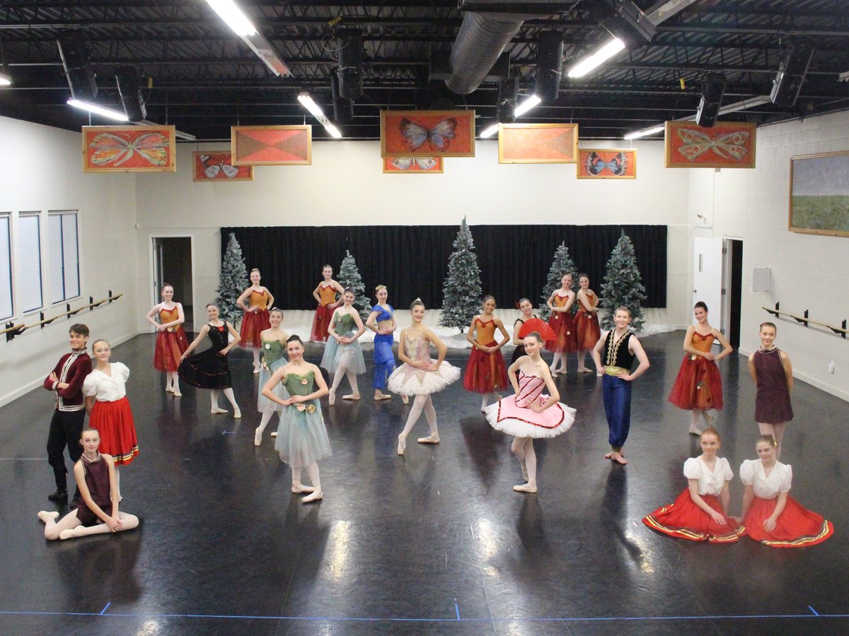 We are thrilled to be back at Centennial Secondary School for Holiday Dance 2022! Saturday December 17 and Sunday December 18!

Photo by Jacob Dunlop - In studio Holiday Dance 2020.

#covidperformance #nutcrackerreimagined