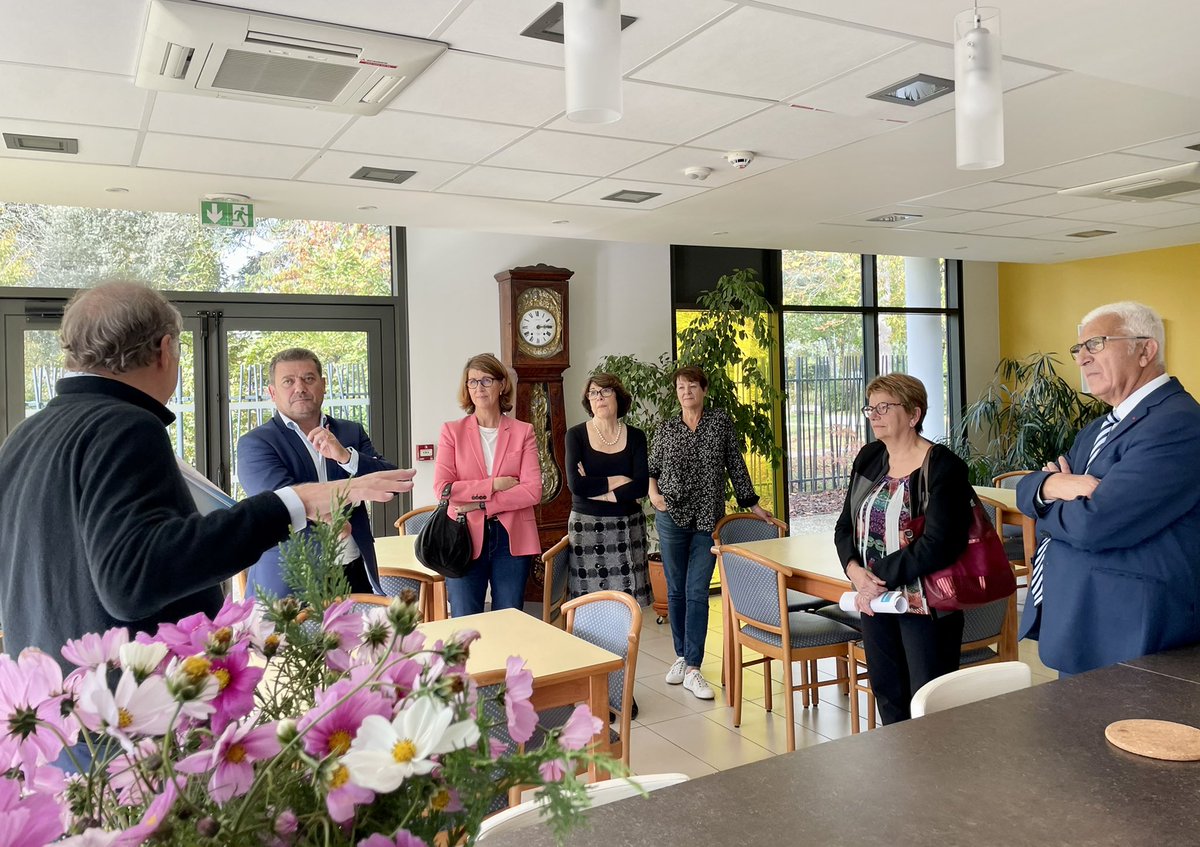 departement86's tweet photo. Visite de la Maison des Familles sur le site du @CHU_de_Poitiers. Le but de l’association créée en 1997 et présidée par Bernard Bègue, est de proposer aux familles un hébergement 7j/7 à proximité de leur proche hospitalisé. https://t.co/IBeGEYOpoZ