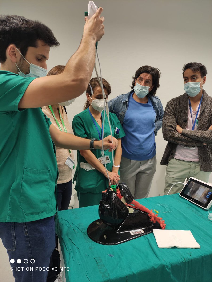 ucichut's tweet photo. Terminando el Curso de manejo de vía aérea en el enfermo crítico organizado por @ucichut https://t.co/kXsUCzJLEf