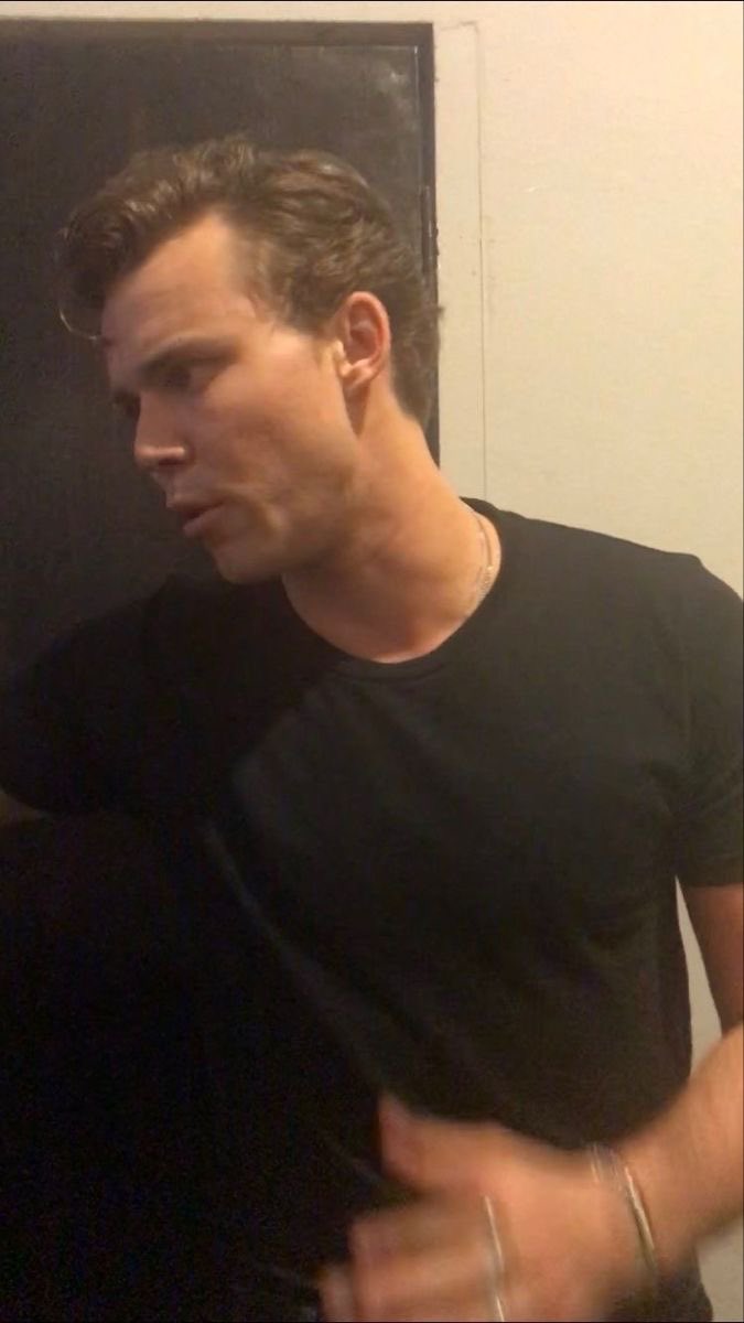 ashton irwin content (@afizipfile) on Twitter photo 