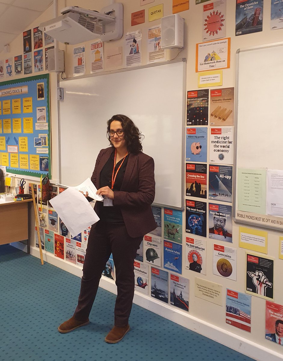FarlingayeMFL's tweet photo. Great to see a big turnout for the Farlingaye German Masterclasses. Thank you Dr Tara Windsor @GermanCambridge for her brilliant introduction to East German history and thank you for attending @HadleighHighSch @StowmarketHigh @KesgraveHigh @northgatemfl @farlingayehigh https://t.co/lRXlg48Kzc