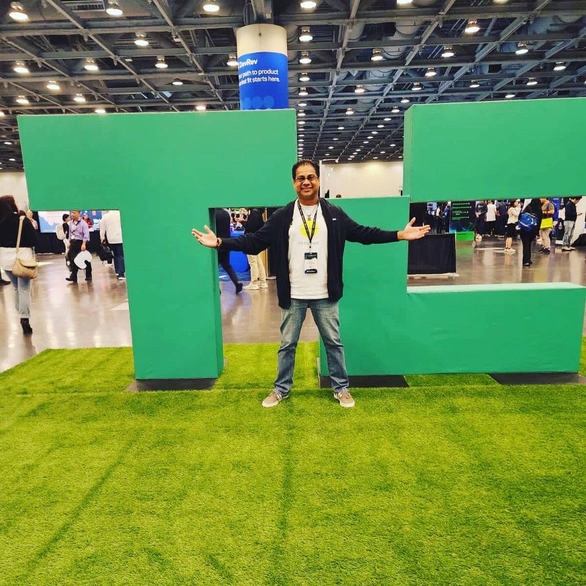 babash's tweet photo. Team @tychonapp at @techcrunch Disrupt in San Francisco! @techstarsatl startup founders getting the full impact of being a #techrockstar, schmoozing with #rockstars like @melissapegus @shirinemarzouki @kevinhart4real and @serenawilliams 
#influencers #influencermarketing #vpp https://t.co/JZst4NMXoU