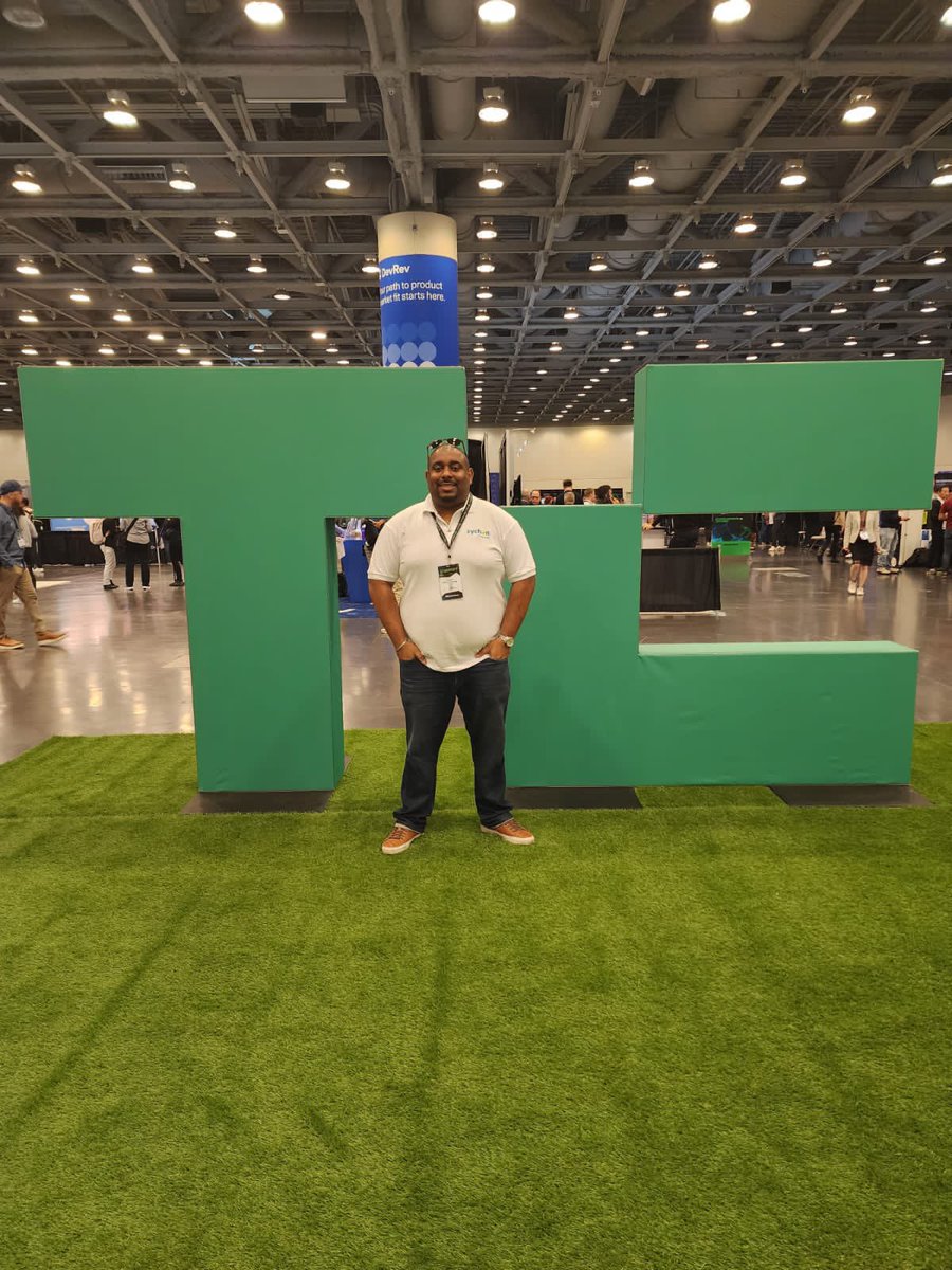 babash's tweet photo. Team @tychonapp at @techcrunch Disrupt in San Francisco! @techstarsatl startup founders getting the full impact of being a #techrockstar, schmoozing with #rockstars like @melissapegus @shirinemarzouki @kevinhart4real and @serenawilliams 
#influencers #influencermarketing #vpp https://t.co/JZst4NMXoU