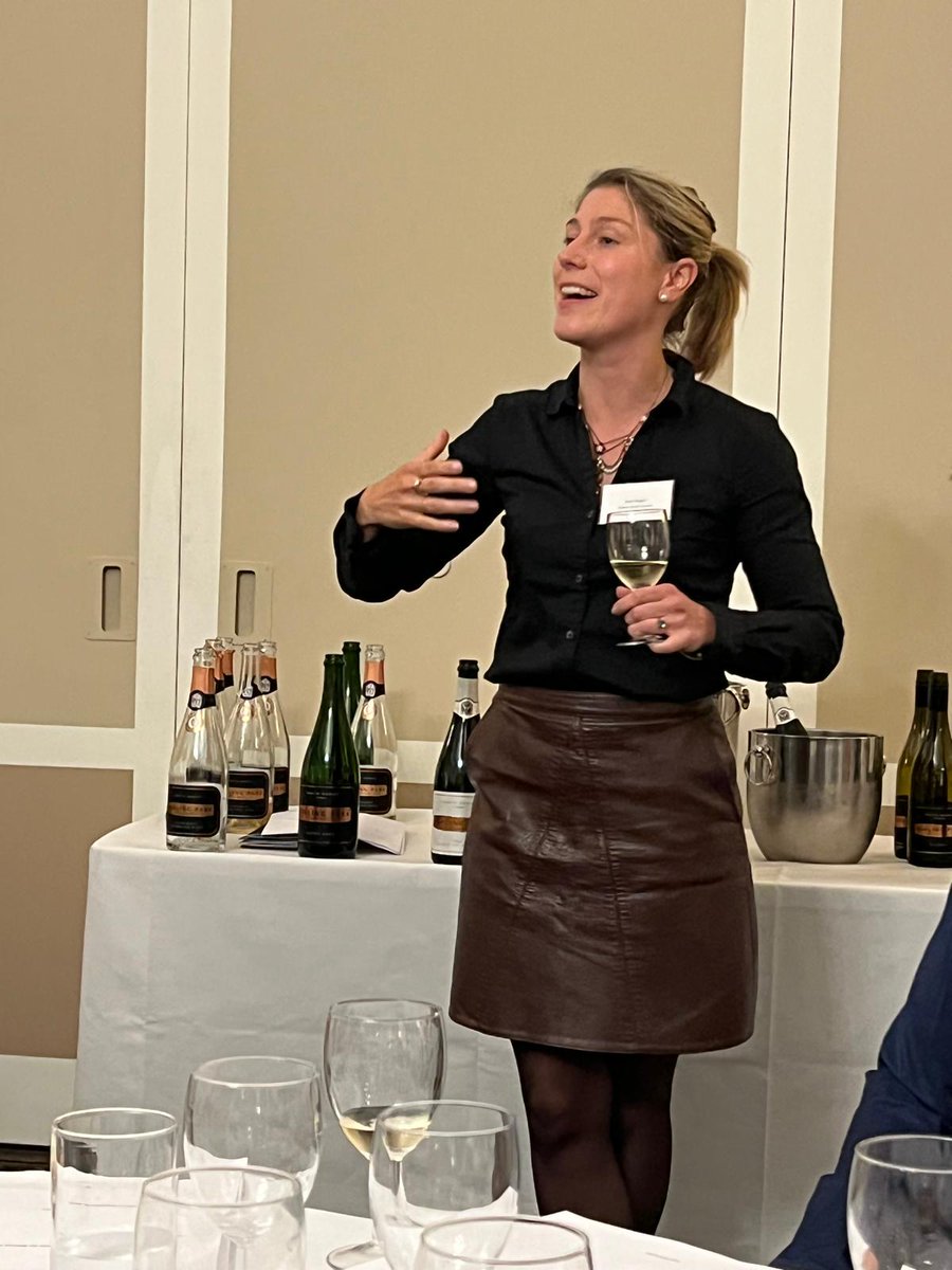 IWFSLondon's tweet photo. Sept 2022 Sugrue South Downs &amp; Ashling Park Estate
#IWFS #Englishwine #EnglishSparkling #BoutiqueProducerTrophy #WineGBAwards #SommelierWineAwards https://t.co/f41krfN5Bc