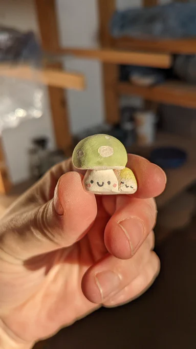 A few pieces that were glazed today, some pre-orders are in there. 