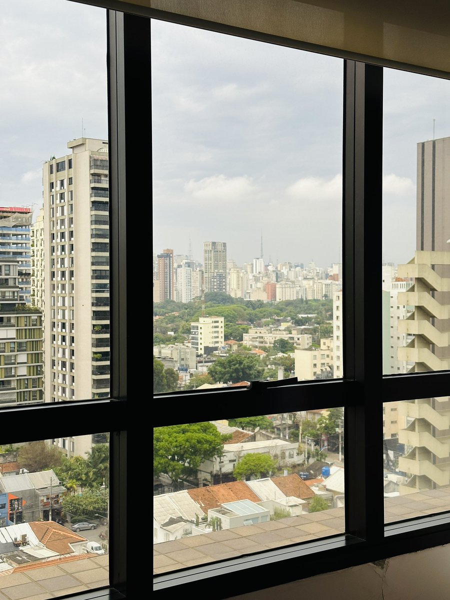 Schnellus's tweet photo. Mein Arbeitsplatz heute bringt diesen Blick 🎉😊🥳
#modernworktour in São Paulo. https://t.co/gzfgMin9m5
