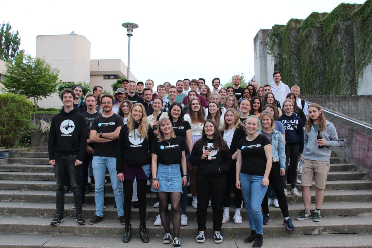 studentenfunk's tweet photo. +++ SEMESTERSTART - EINLADUNG ZUR ERSTEN SITZUNG +++

Nächsten Dienstag, also am 25. Oktober 2022, steigt unsere erste Sitzung des neuen Wintersemesters! Seid dabei!

⬇️ Infos im Thread ⬇️

#Stufu #Ratisbueno #Campusradio #Radio #Regensburg

@uni_regensburg @OTH_Regensburg @STWNO https://t.co/ui7gzoMlCO