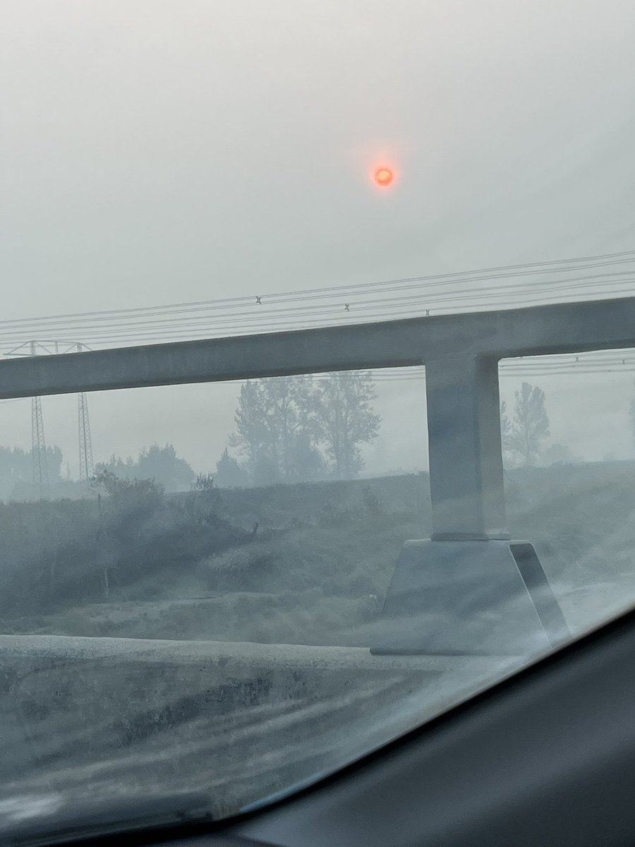 shelley_canning's tweet photo. Sailors take warning - red(sun) in the morning! 0800 drive to work ☹️ #TheClimateHasChanged. Can we? https://t.co/19hQuXbzGl