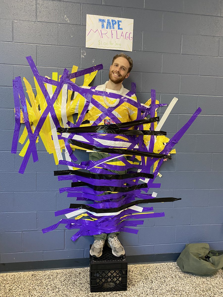 MsOptimusGrimes's tweet photo. Seniors have taken over! All their tape is gone and now they’re using others! @BVTHighSchool #seniortakeover thanks for supporting DECA and showing your spirit! https://t.co/2ywgEP41pY