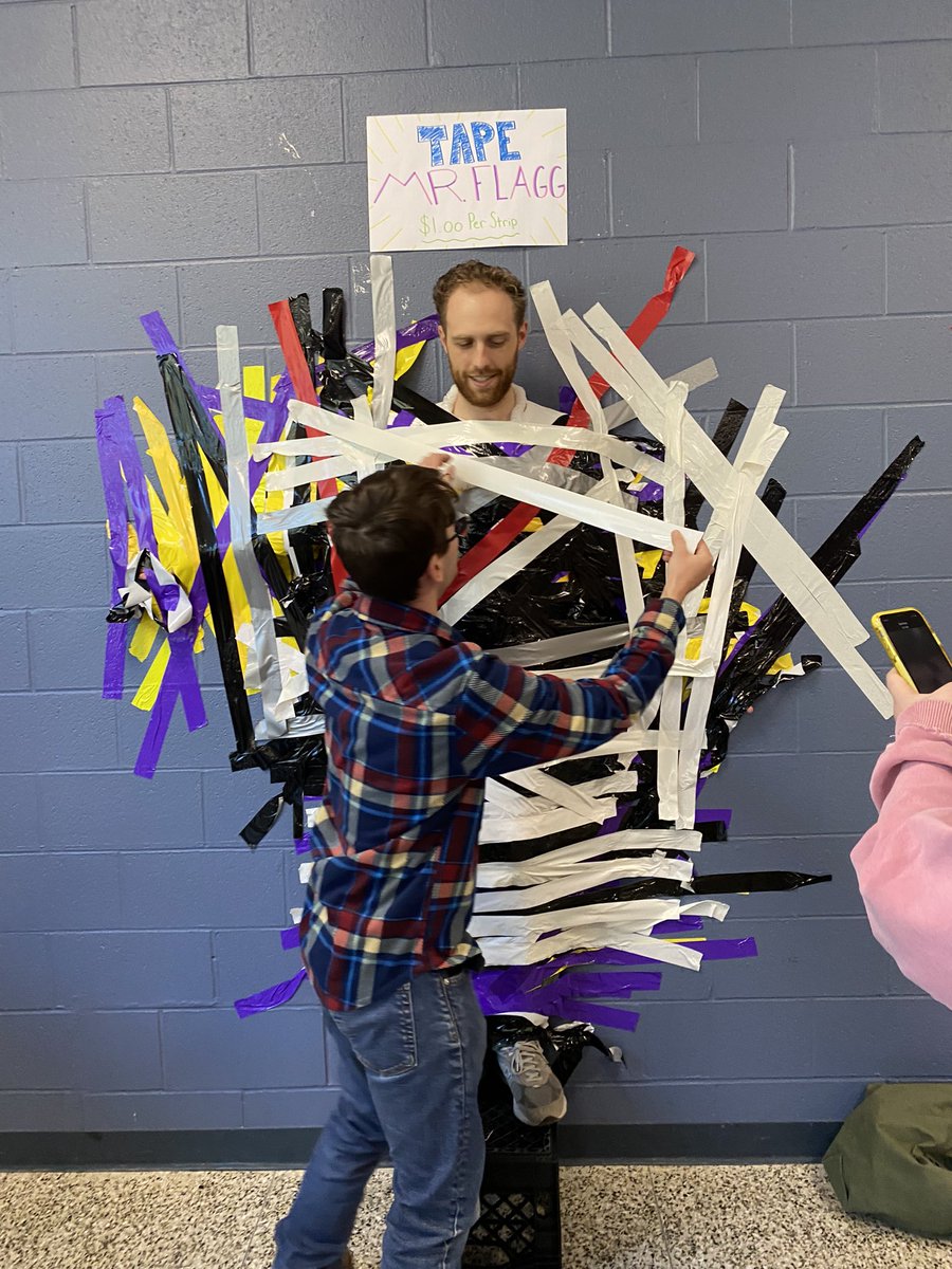 MsOptimusGrimes's tweet photo. Seniors have taken over! All their tape is gone and now they’re using others! @BVTHighSchool #seniortakeover thanks for supporting DECA and showing your spirit! https://t.co/2ywgEP41pY