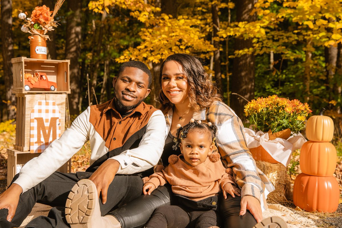 callme_vonte's tweet photo. “There’s nothing more precious than to raise a family” 

Family fall pics 👨‍👩‍👧🤎🍁🍂

Shot by 📸 : @HumbleGrind12 https://t.co/wBYXRLezXw
