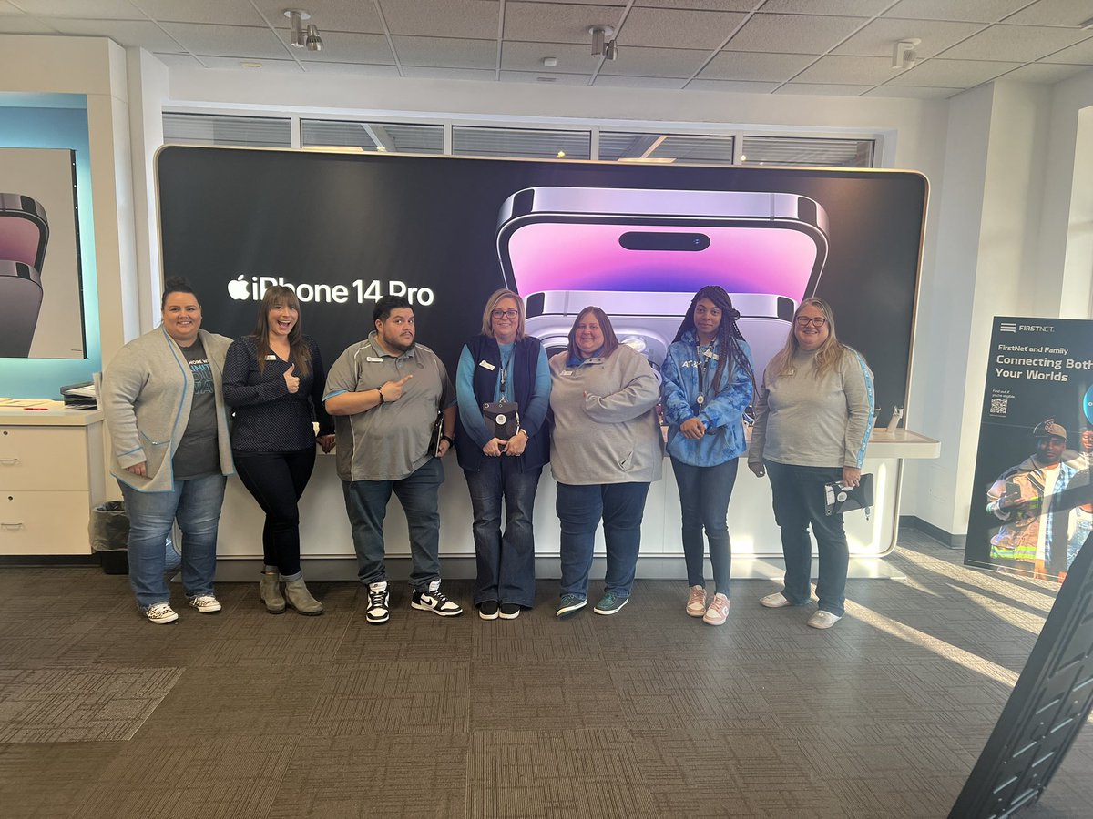 Ayeee! I got to go see my peeps at Sooner Town yesterday!! Talk about a BUSY store 😮 It was nice to get to know them and share some ideas to help them drive up resolution and CX! 🤩 @Arnold05361930 <a href="/airmissy81/">Missy</a> <a href="/chrisjamke/">Chris Jamke</a> <a href="/OK_GBers/">grOund breaKers</a> <a href="/KileyPollard85/">Kiley Pollard</a> @KAMOexperience <a href="/KAMOkonnects/">𝐾𝐴𝑀𝑂</a>