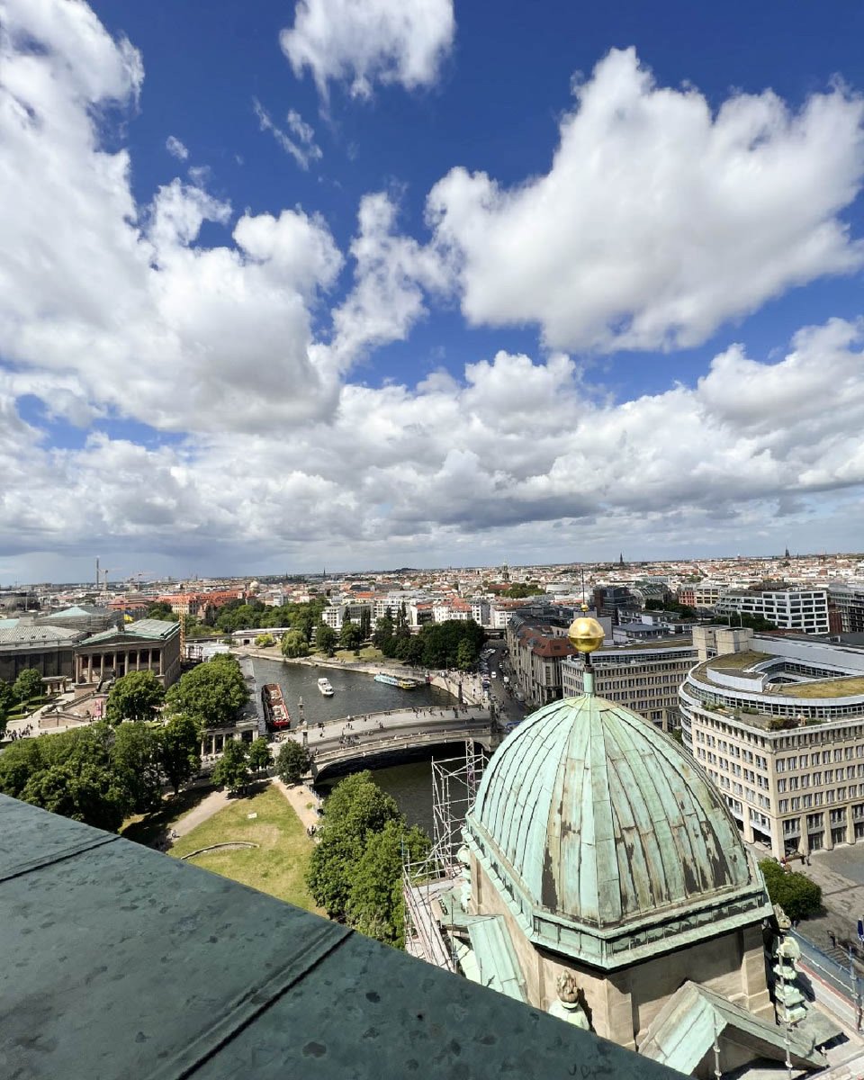OSUGlobal's tweet photo. #BuckeyesAbroad 🇩🇪   "I realized that if I can go to a country I’m unfamiliar with and learn to navigate it on my own, there isn’t much I can’t do," reflects Elika Mowery on her time with @FisherOSU on the Freshman Global Lab program in Hamburg, Germany. 
https://t.co/EdH6tatdQC https://t.co/pdBoMe7sUo